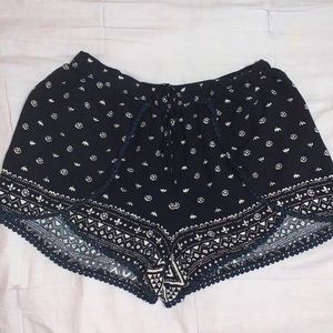 hollister flowy shorts